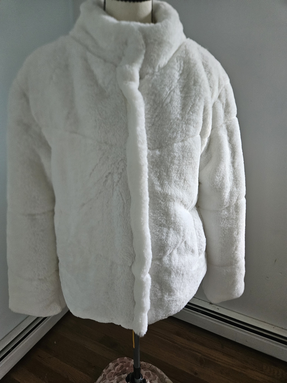 Ambiance Woman's White Plush Faux Fur Puffer Jacket. Wedding Coat, Ski Aspen